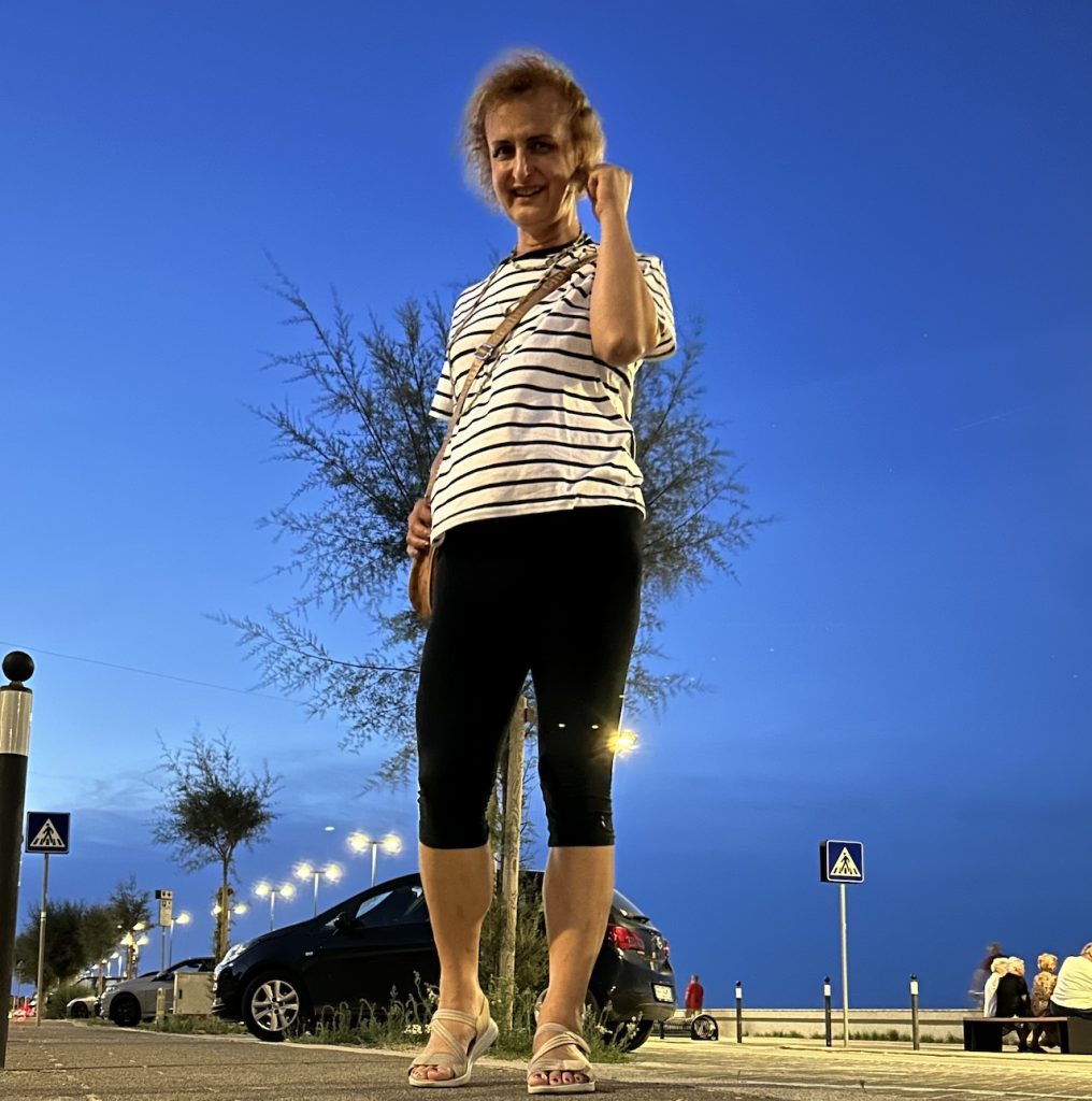 BiancaSulLungoMareLaSera