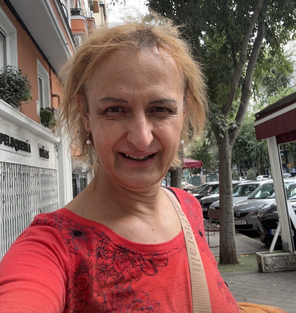 BiancaCamminaInStradaAMadrid