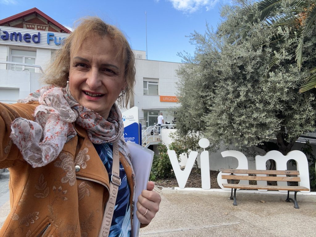 BiancaPrimoPianoDietroLOspedaleConScritta