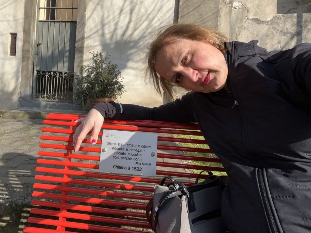 BiancaConpanchinaRossa1522 cover