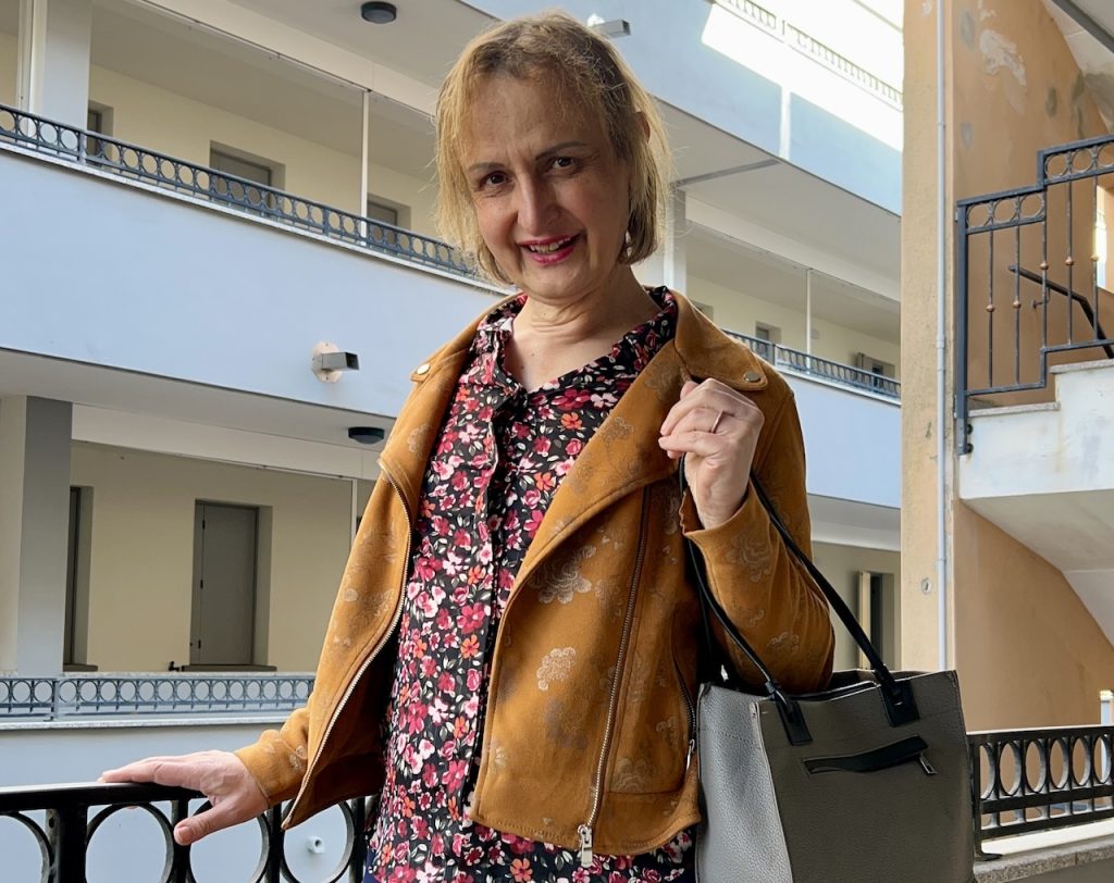 BiancaConGiubbinoeBorsa cover