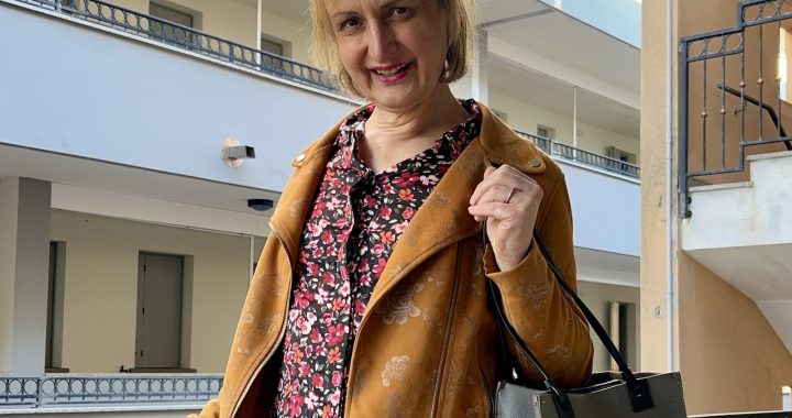 BiancaConGiubbinoeBorsa cover