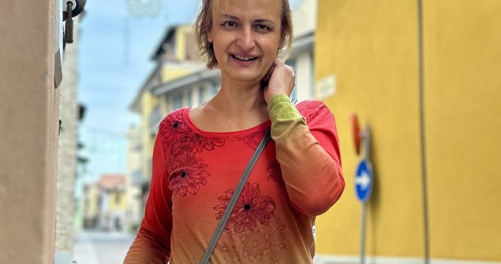 Bianca instrada con pantaloni cover