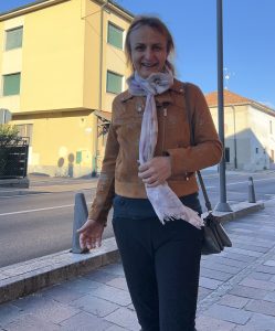 BiancaCamminaInStrada