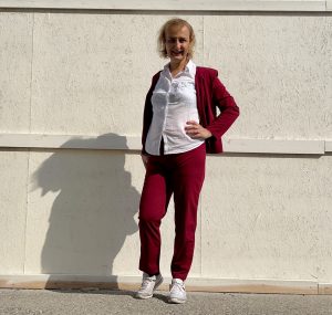 BiancaConCompletoRosso